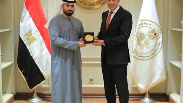 عبداللطيف يشهد توقيع خطاب نوايا لشراكة تعليمية استراتيجية مع المدرسة الرقمية بدولة الإمارات المتحدة