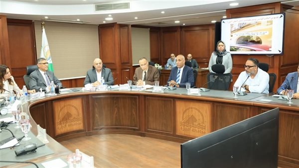 محافظ الجيزة يعقد اللقاء الأسبوعي لبحث شكاوى المواطنين بالأحياء والمراكز