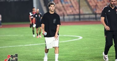إمام عاشور يذبح عجلاً قبل العودة لتدريبات الأهلى.. ويعلق :”هذا من فضل ربى”