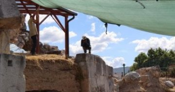 اكتشاف طرق رخامية ونظام صرف فى مسرح رومانى عمره 2000 عام بتركيا