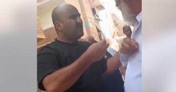 القبض على مالك المنزل المتهم بالاعتداء على مستأجر مسن بالسويس.. فيديو