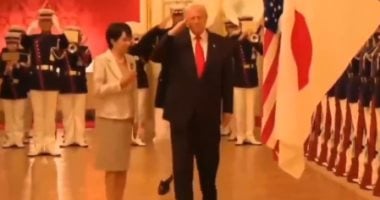 موقف طريف لـ ترامب فى اليابان يربك رئيسة الوزراء ويدفعها للضحك.. فيديو