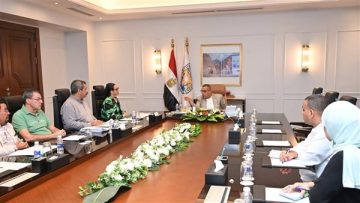 محافظ جنوب سيناء يناقش آليات تنفيذ مشروع تنظيم وتطوير أنشطة منطقة الرويسات