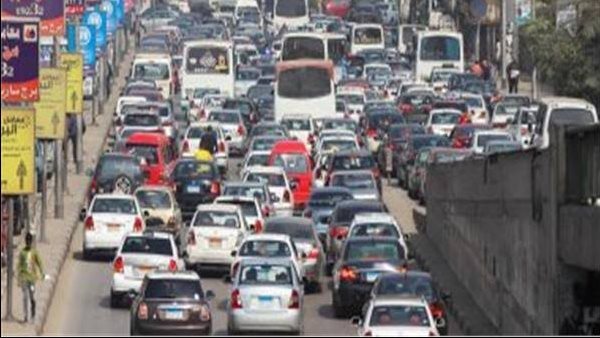 نشرة مرور “الفجر”.. كثافات مرورية متحركة بطرق ومحاور القاهرة والجيزة