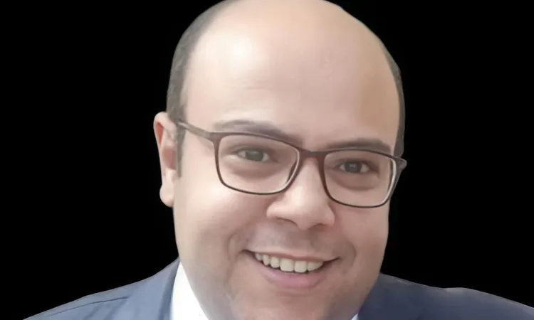 قصة وفاة محامٍ ونجله.. مرض الابن فتوفي الأب كمدًا ولحق به الابن