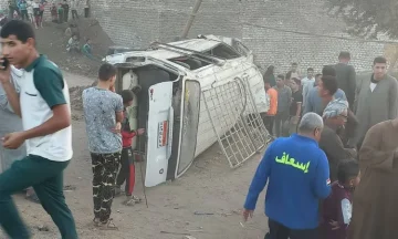 مصرع سائق بانقلاب ميكروباص ببنى سويف