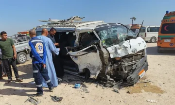 إصابة 11 شخصًا في تصادم سيارتين ميكروباص وربع نقل بطريق أسيوط الزراعى