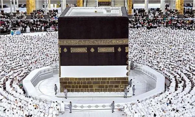 وزير السياحة يعتمد الضوابط والقواعد والإجراءات المنظمة للحج السياحي لعام 1447هـ