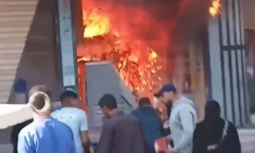 حريق يلتهم سوبر ماركت في الغربية
