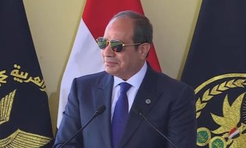 الرئيس السيسي يتلقى اتصالًا هاتفيًا من رئيس وزراء ماليزيا.