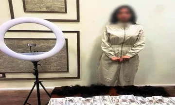 ضبط صانعة محتوى لنشرها مقاطع فيديو تتضمن قيامها بالرقص بملابس خادشة للحياء العام