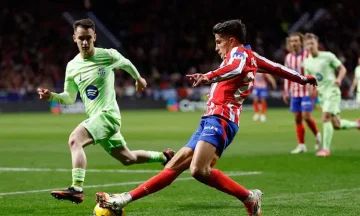 فليك يعلن تشكيل برشلونة الرسمي لمواجهة جيرونا في الدوري الإسباني