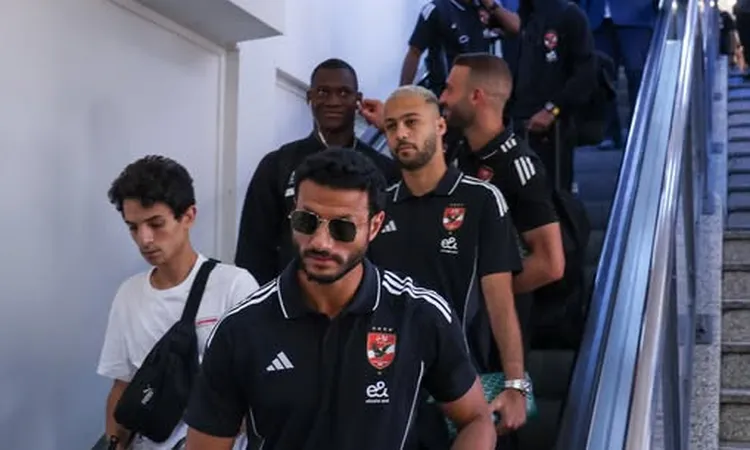دوري أبطال إفريقيا| سفير مصر في بوروندي يستقبل بعثة الأهلي في المطار