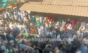 المئات يشيعون جثمان صنايعي مات على يد زميلة بالمنوفية