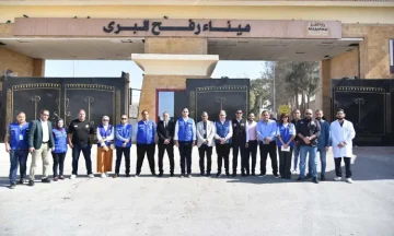 نائب وزير الصحة يتفقد بمنفذ رفح لمتابعة جاهزية الخدمات الطبية والطوارئ