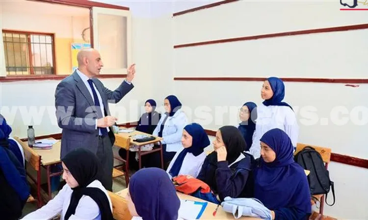 البرمجة والذكاء الاصطناعي.. وزير التعليم يحث طلاب سوهاج على دراستها عبر منصة “كيريو” اليابانية