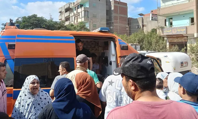 إصابة اثنين إثر اصطدام شاحنة نقل بدراجة نارية بالأقصر