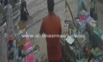 في مشهد بطولي.. مراقب برج ينقذ سيدة من الموت أسفل عجلات قطار بالمنيا (صور)