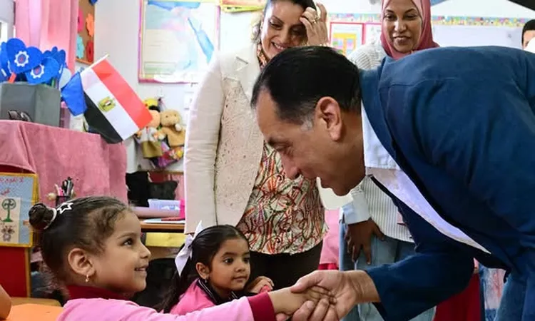 رئيس الوزراء يغير مسار جولته بالسويس ويتفقد مدرسة “محمد حافظ” الابتدائية