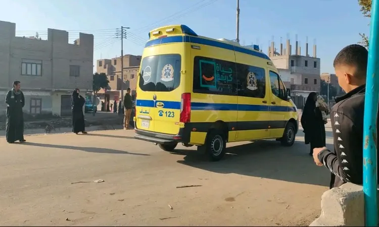 إصابة 3 أشخاص إثر انقلاب سيارة ملاكي بمدخل المراشدة في قنا
