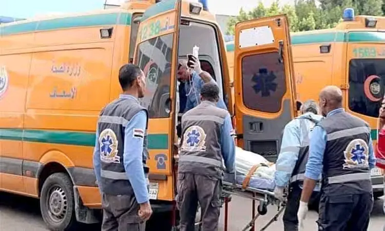 من بينهم ضابط إصابة 3 أشخاص إثر انقلاب ميكروباص بقنا