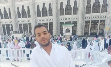 بعد ساعات من أداء مناسك العمرة بالسعودية.. وفاة شاب تهز قنا