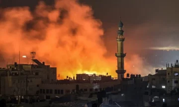 إسرائيل تنسف منازل بخان يونس وتقصف غزة