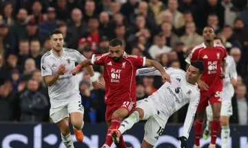 مانشستر يونايتد يهزم ليفربول بثنائية في الدوري الإنجليزي