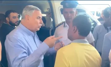 محافظ الإسكندرية يعاقب سائق ميكروباص خالف التعريفة الجديدة