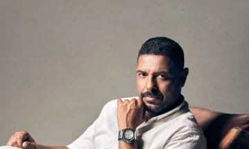 أول رد من المايسترو هاني فرحات بعد ارتداء زي سعودي وتقبيل يد محمد عبده