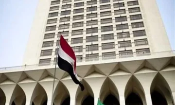 وزيرا خارجية مصر والجزائر يؤكدان مواصلة التنسيق والتشاور في مختلف المجالات