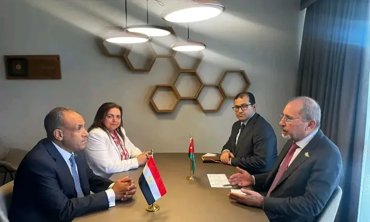 وزير الخارجية يسلم رسالة خطية من رئيس الجمهورية الى رئيس وزراء الهند تناولت سبل تطوير العلاقات الثنائية والشراكة الاستراتيجية بين البلدين