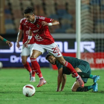 مباشر الشوط الأول.. طرد جراديشار يؤثر على الأهلي أمام إيجيل نوار